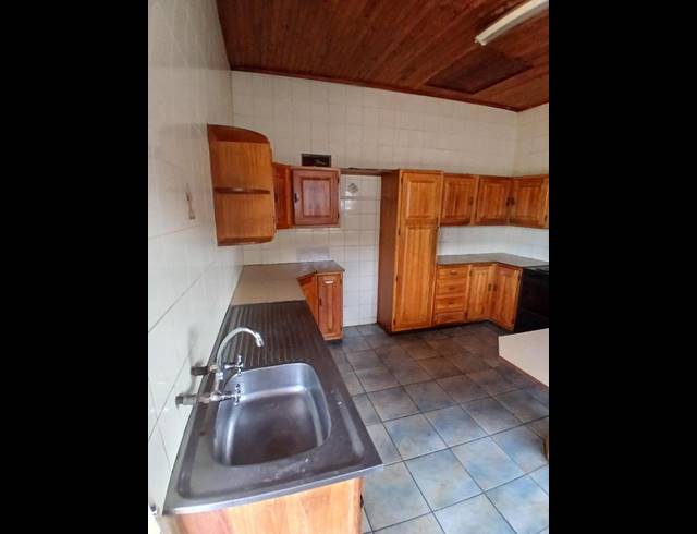 5 BEDROOM HOUSE FOR SALE IN CASSELDALE